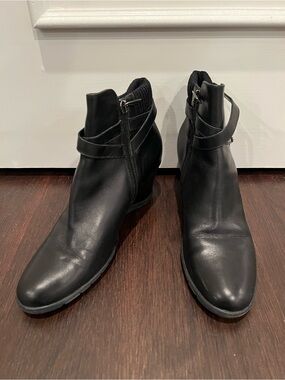 Aquatalia Black Leather Ankle Booties